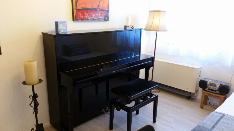 Gästezimmer mit Klavier